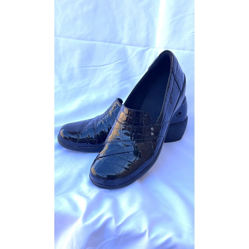 Women's dressy black Clarks collection slip on loafers size 6.5M